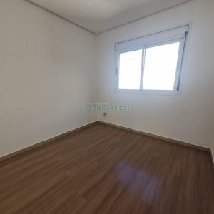 Apartamento com 57m², 2 dormitórios, 1 vaga, no bairro Nossa Senhora da Saúde em Caxias do Sul para Alugar