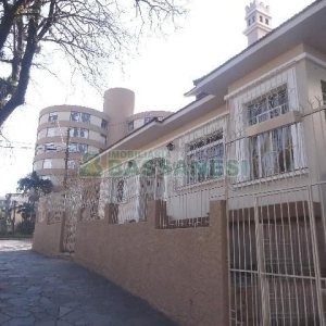 Casa Comercial com 110m², 4 dormitórios, 2 vagas, no bairro Centro em Caxias do Sul para Comprar