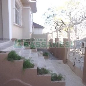 Casa Comercial com 110m², 4 dormitórios, 2 vagas, no bairro Centro em Caxias do Sul para Comprar