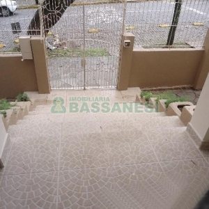 Casa Comercial com 110m², 4 dormitórios, 2 vagas, no bairro Centro em Caxias do Sul para Comprar