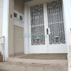 Casa Comercial com 110m², 4 dormitórios, 2 vagas, no bairro Centro em Caxias do Sul para Comprar