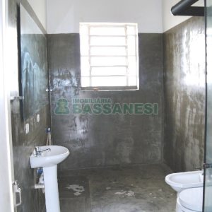 Casa Comercial com 110m², 4 dormitórios, 2 vagas, no bairro Centro em Caxias do Sul para Comprar