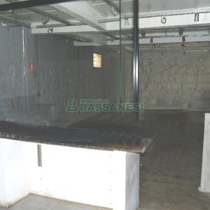 Casa Comercial com 110m², 4 dormitórios, 2 vagas, no bairro Centro em Caxias do Sul para Comprar