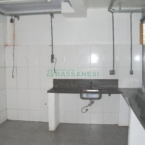 Casa Comercial com 110m², 4 dormitórios, 2 vagas, no bairro Centro em Caxias do Sul para Comprar