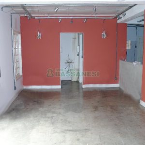 Casa Comercial com 110m², 4 dormitórios, 2 vagas, no bairro Centro em Caxias do Sul para Comprar