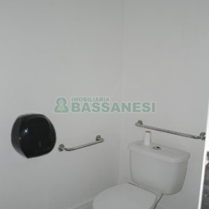 Casa Comercial com 110m², 4 dormitórios, 2 vagas, no bairro Centro em Caxias do Sul para Comprar