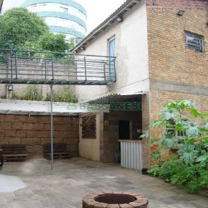 Casa Comercial com 110m², 4 dormitórios, 2 vagas, no bairro Centro em Caxias do Sul para Comprar