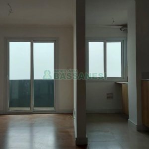 Apartamento com 72m², 2 dormitórios, 2 vagas, no bairro Madureira em Caxias do Sul para Alugar