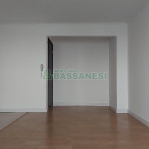 Apartamento com 72m², 2 dormitórios, 2 vagas, no bairro Madureira em Caxias do Sul para Alugar