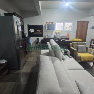 Casa com 338m², 3 dormitórios, 3 vagas, no bairro Lourdes em Caxias do Sul para Comprar