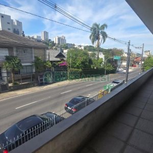 Casa com 338m², 3 dormitórios, 3 vagas, no bairro Lourdes em Caxias do Sul para Comprar
