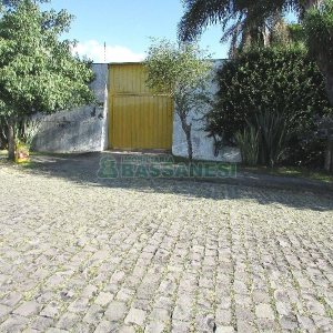 Casa com 375m², 3 dormitórios, 1 vaga, no bairro Marechal Floriano em Caxias do Sul para Comprar