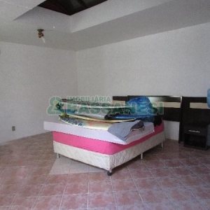 Casa com 375m², 3 dormitórios, 1 vaga, no bairro Marechal Floriano em Caxias do Sul para Comprar