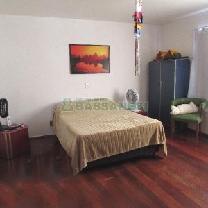 Casa com 375m², 3 dormitórios, 1 vaga, no bairro Marechal Floriano em Caxias do Sul para Comprar