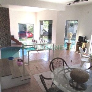 Casa com 375m², 3 dormitórios, 1 vaga, no bairro Marechal Floriano em Caxias do Sul para Comprar