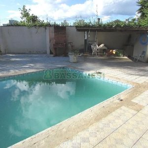 Casa com 375m², 3 dormitórios, 1 vaga, no bairro Marechal Floriano em Caxias do Sul para Comprar