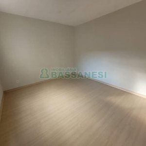 Apartamento com 57m², 2 dormitórios, 1 vaga, no bairro Kayser em Caxias do Sul para Comprar