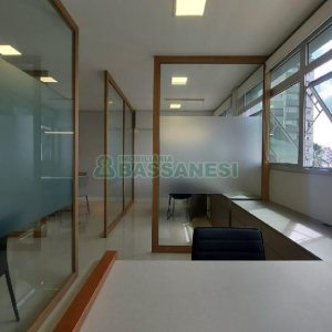 Sala com 48m², 1 vaga, no bairro Centro em Caxias do Sul para Alugar