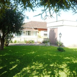 Casa com 250m², 3 dormitórios, 1 vaga, no bairro Panazzolo em Caxias do Sul para Comprar