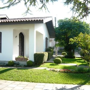 Casa com 250m², 3 dormitórios, 1 vaga, no bairro Panazzolo em Caxias do Sul para Comprar