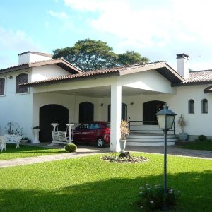 Casa com 250m², 3 dormitórios, 1 vaga, no bairro Panazzolo em Caxias do Sul para Comprar