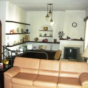 Casa com 250m², 3 dormitórios, 1 vaga, no bairro Panazzolo em Caxias do Sul para Comprar