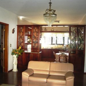 Casa com 250m², 3 dormitórios, 1 vaga, no bairro Panazzolo em Caxias do Sul para Comprar