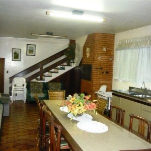 Casa com 250m², 3 dormitórios, 1 vaga, no bairro Panazzolo em Caxias do Sul para Comprar