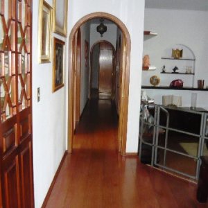 Casa com 250m², 3 dormitórios, 1 vaga, no bairro Panazzolo em Caxias do Sul para Comprar