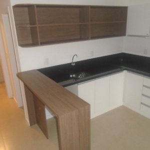 Apto Mobiliado com 53m², 1 dormitório, 1 vaga, no bairro Petrópolis em Caxias do Sul para Alugar