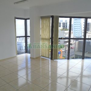 Sala com 41m², no bairro São Pelegrino em Caxias do Sul para Alugar ou Comprar