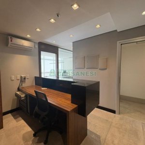 Sala com 101m², 2 vagas, no bairro Centro em Caxias do Sul para Alugar