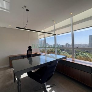 Sala com 101m², 2 vagas, no bairro Centro em Caxias do Sul para Alugar