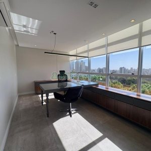 Sala com 101m², 2 vagas, no bairro Centro em Caxias do Sul para Alugar