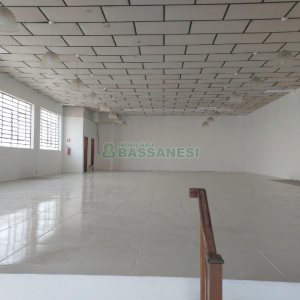 Loja com 280m², no bairro Sagrada Família em Caxias do Sul para Alugar