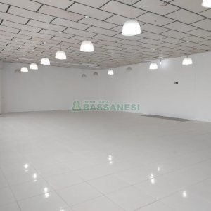 Loja com 280m², no bairro Sagrada Família em Caxias do Sul para Alugar