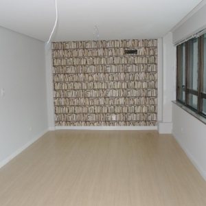 Sala com 48m², 1 vaga, no bairro São Pelegrino em Caxias do Sul para Comprar