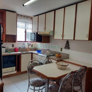 Apto Mobiliado com 114m², 2 dormitórios, 2 vagas, no bairro Centro em Caxias do Sul para Comprar