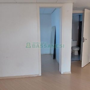 Sobrado com 232m², 3 dormitórios, 2 vagas, no bairro Colina Sorriso em Caxias do Sul para Comprar