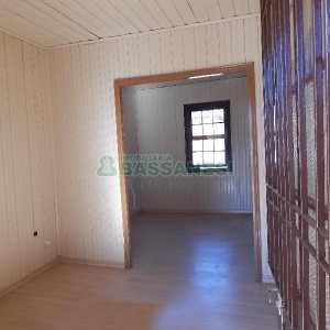 Casa com 70m², 2 dormitórios, 1 vaga, no bairro Panazzolo em Caxias do Sul para Alugar