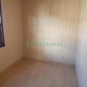 Casa com 70m², 2 dormitórios, 1 vaga, no bairro Panazzolo em Caxias do Sul para Alugar