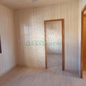Casa com 70m², 2 dormitórios, 1 vaga, no bairro Panazzolo em Caxias do Sul para Alugar