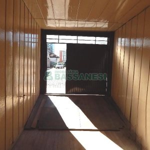 Casa com 70m², 2 dormitórios, 1 vaga, no bairro Panazzolo em Caxias do Sul para Alugar