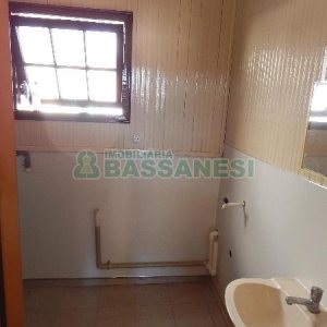 Casa com 70m², 2 dormitórios, 1 vaga, no bairro Panazzolo em Caxias do Sul para Alugar