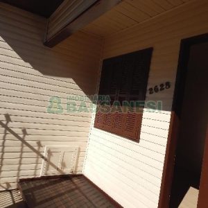 Casa com 70m², 2 dormitórios, 1 vaga, no bairro Panazzolo em Caxias do Sul para Alugar