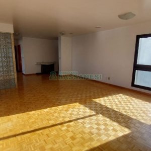 Apartamento com 266m², 3 dormitórios, 2 vagas, no bairro São Pelegrino em Caxias do Sul para Alugar