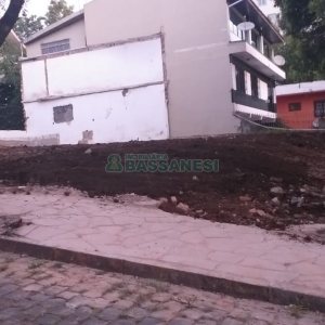 Terreno com 120m², 3 dormitórios, 1 vaga, no bairro Jardim América em Caxias do Sul para Comprar