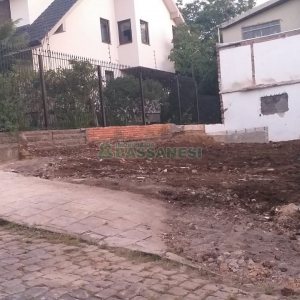 Terreno com 120m², 3 dormitórios, 1 vaga, no bairro Jardim América em Caxias do Sul para Comprar