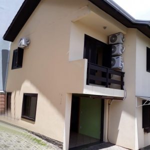 Sobrado com 86m², 3 dormitórios, 1 vaga, no bairro Cidade Nova em Caxias do Sul para Comprar