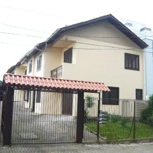 Sobrado com 86m², 3 dormitórios, 1 vaga, no bairro Cidade Nova em Caxias do Sul para Comprar